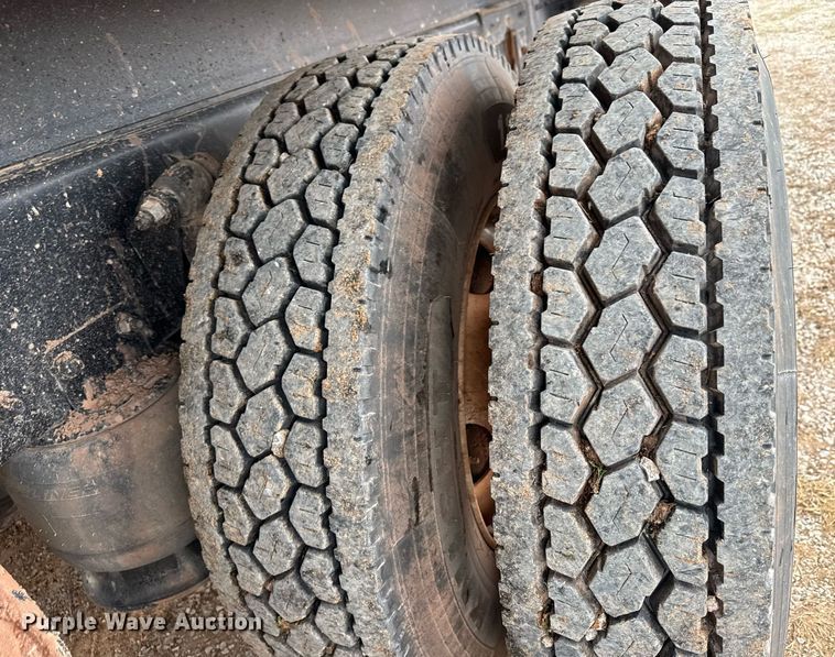 image for item LH9527 2018 Western Star 4700SF dump truck