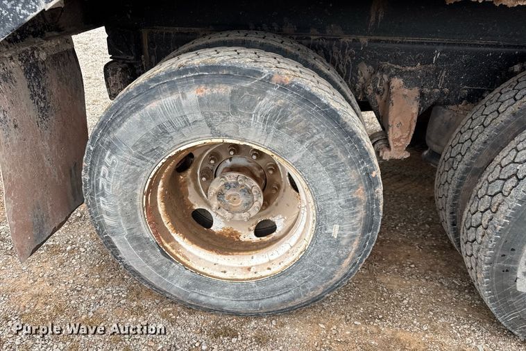 image for item LH9527 2018 Western Star 4700SF dump truck