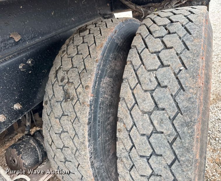 image for item LH9527 2018 Western Star 4700SF dump truck