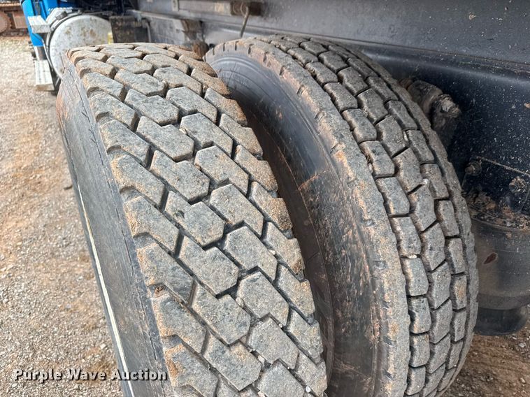 image for item LH9527 2018 Western Star 4700SF dump truck