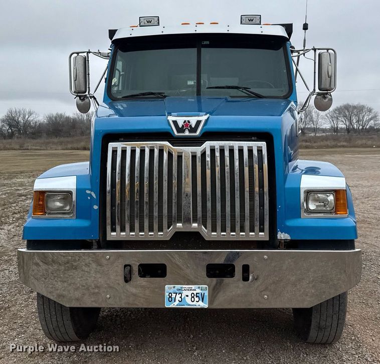 image for item LH9528 2018 Western Star 4700SF dump truck