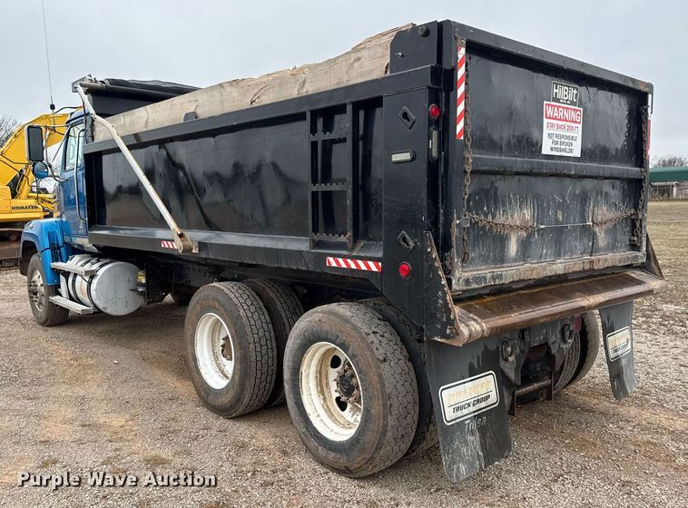 image for item LH9528 2018 Western Star 4700SF dump truck