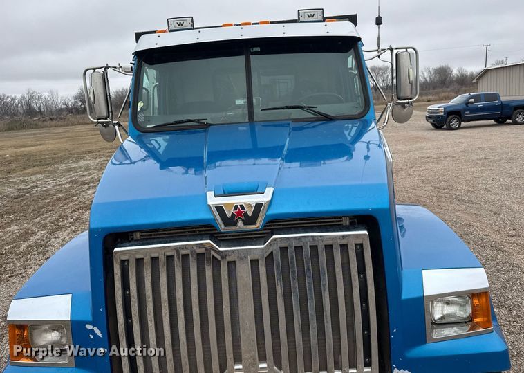 image for item LH9528 2018 Western Star 4700SF dump truck