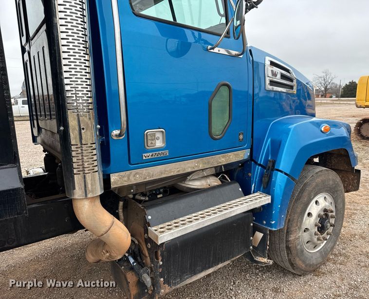 image for item LH9528 2018 Western Star 4700SF dump truck