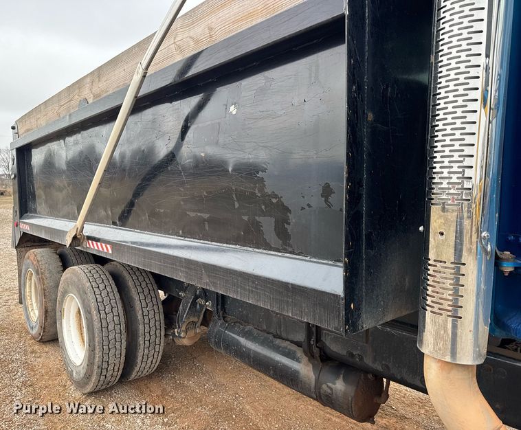 image for item LH9528 2018 Western Star 4700SF dump truck