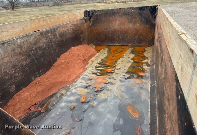 image for item LH9528 2018 Western Star 4700SF dump truck