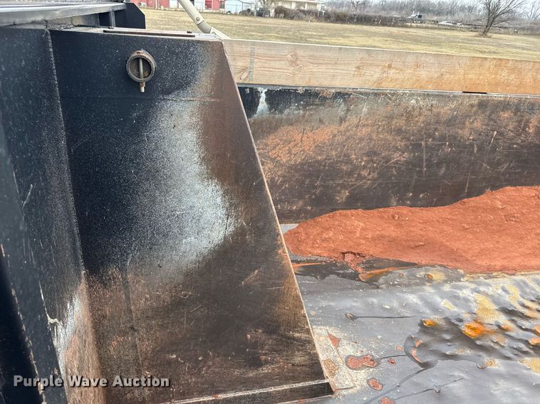 image for item LH9528 2018 Western Star 4700SF dump truck