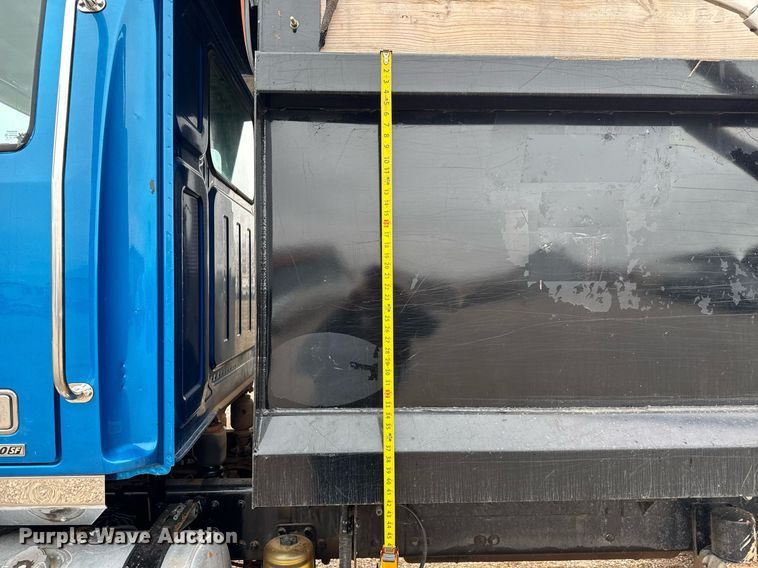 image for item LH9528 2018 Western Star 4700SF dump truck