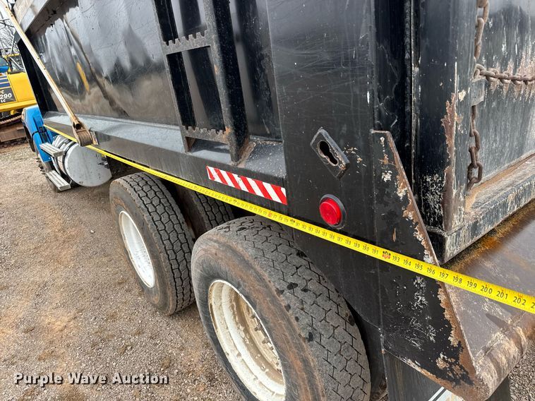 image for item LH9528 2018 Western Star 4700SF dump truck