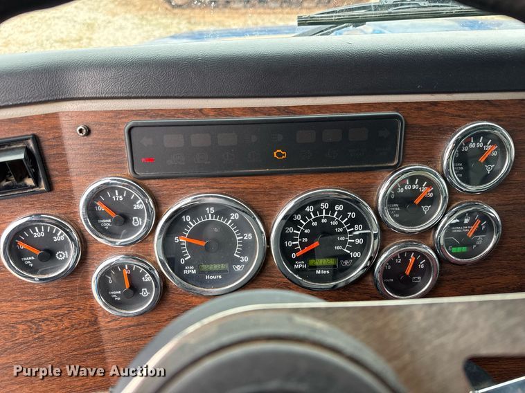 image for item LH9528 2018 Western Star 4700SF dump truck