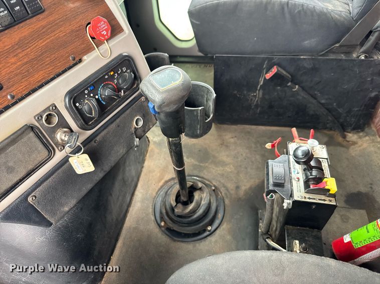 image for item LH9528 2018 Western Star 4700SF dump truck