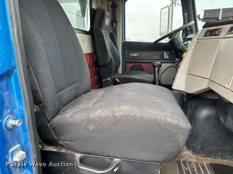 image for item LH9528 2018 Western Star 4700SF dump truck