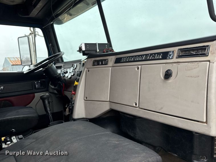 image for item LH9528 2018 Western Star 4700SF dump truck