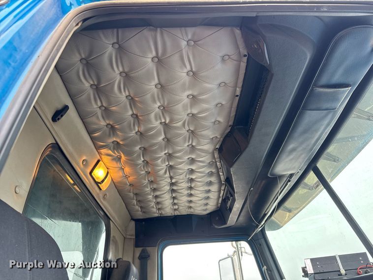 image for item LH9528 2018 Western Star 4700SF dump truck