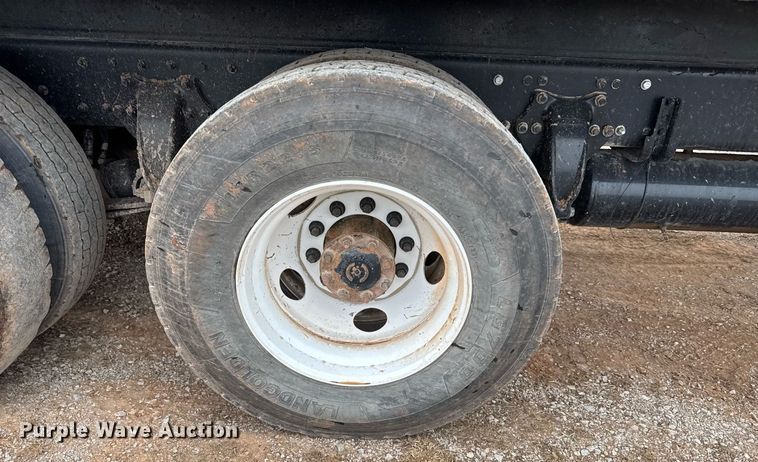 image for item LH9528 2018 Western Star 4700SF dump truck