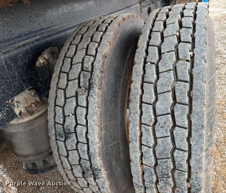 image for item LH9528 2018 Western Star 4700SF dump truck