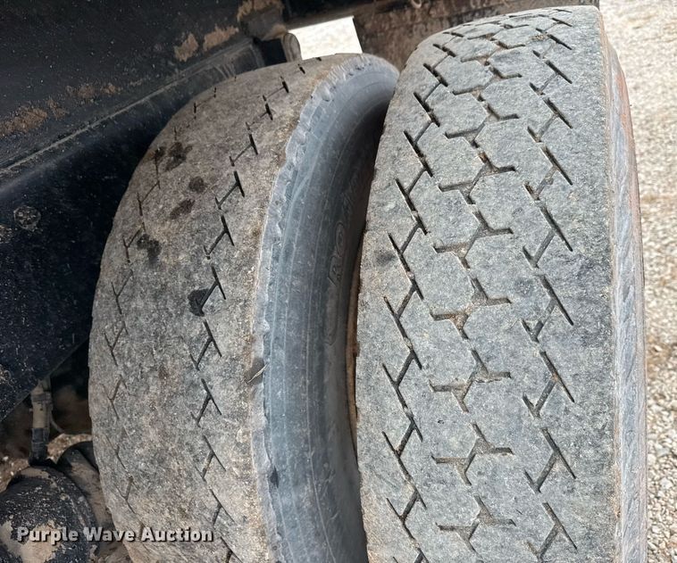 image for item LH9528 2018 Western Star 4700SF dump truck