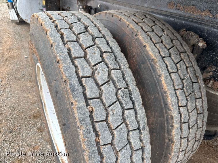 image for item LH9528 2018 Western Star 4700SF dump truck