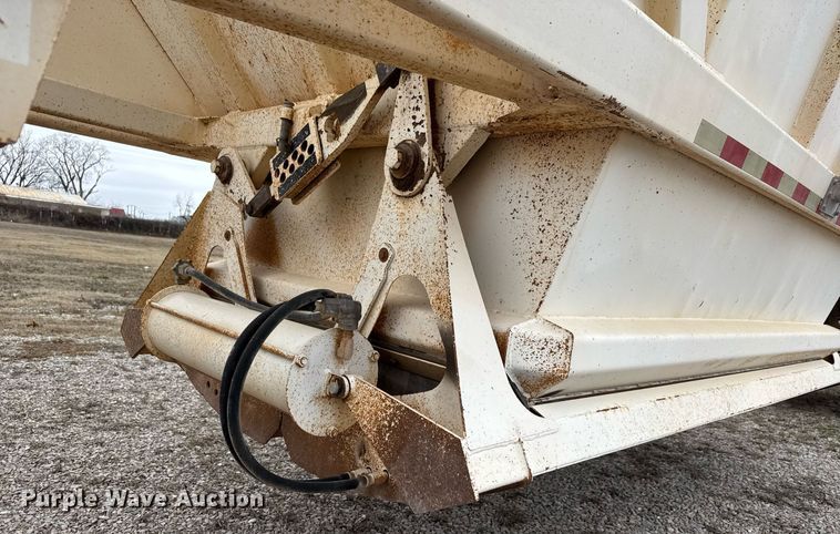 image for item LH9530 2008 Ranco bottom dump trailer