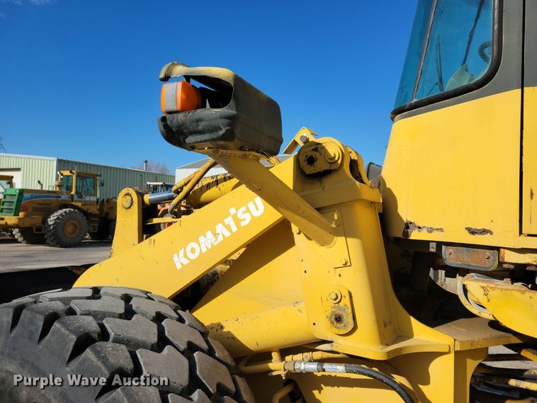 image for item NB9807 1998 Komatsu WA320-3L wheel loader