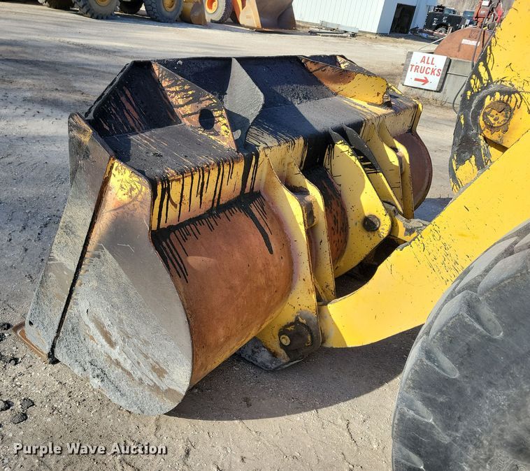 image for item NB9807 1998 Komatsu WA320-3L wheel loader