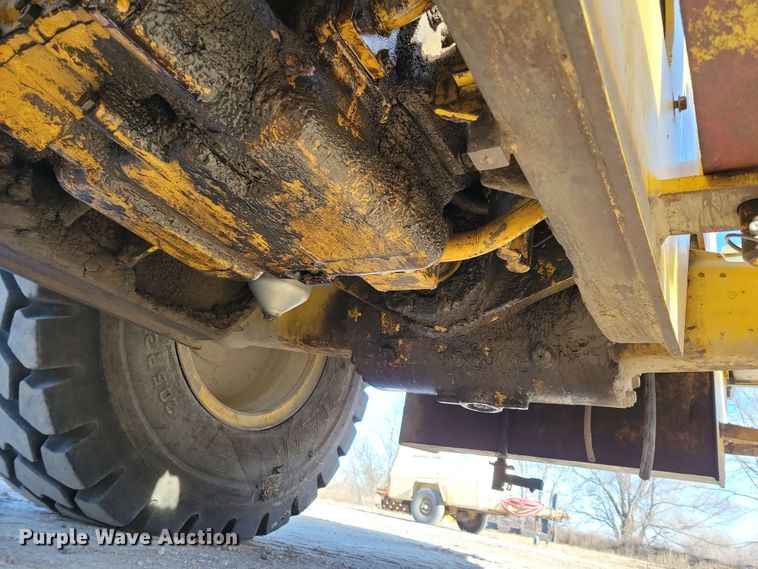 image for item NB9807 1998 Komatsu WA320-3L wheel loader