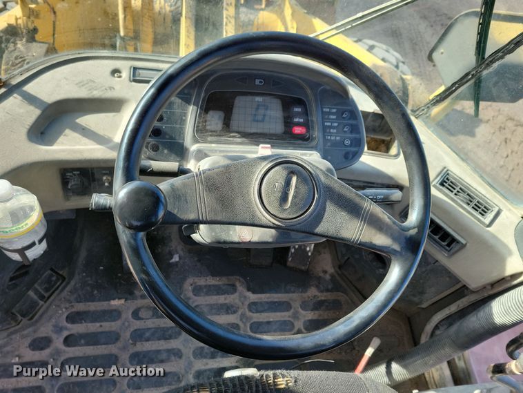 image for item NB9807 1998 Komatsu WA320-3L wheel loader