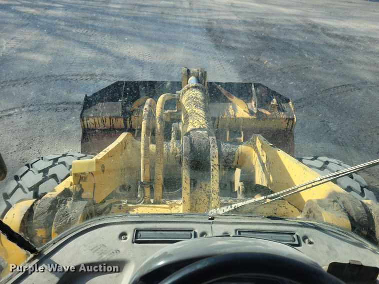 image for item NB9807 1998 Komatsu WA320-3L wheel loader