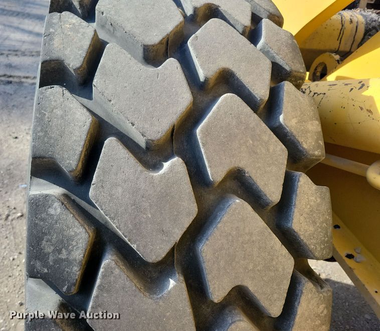 image for item NB9807 1998 Komatsu WA320-3L wheel loader