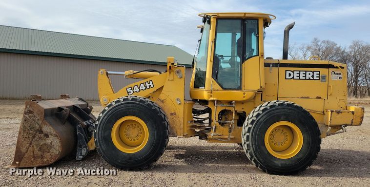 image for item NB9811 1999 John Deere  544H wheel loader