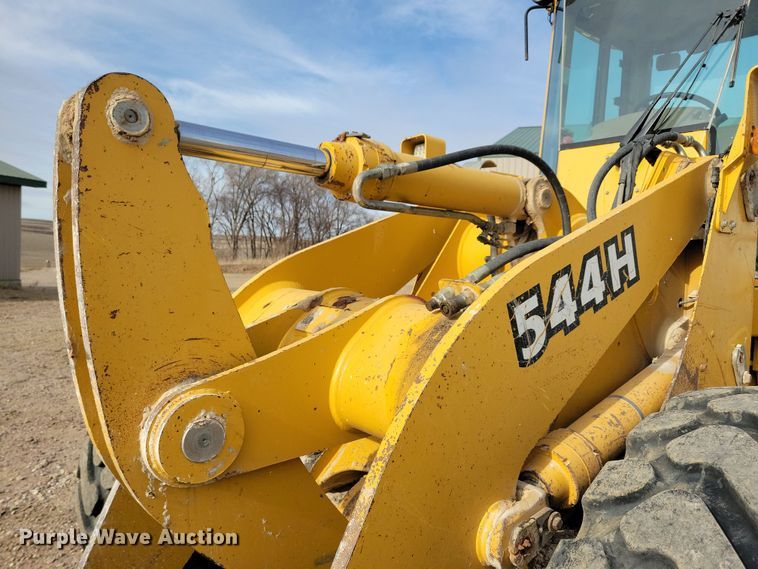 image for item NB9811 1999 John Deere  544H wheel loader