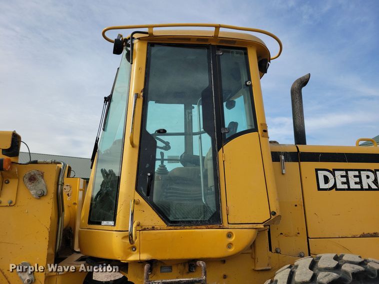 image for item NB9811 1999 John Deere  544H wheel loader