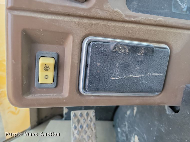 image for item NB9811 1999 John Deere  544H wheel loader