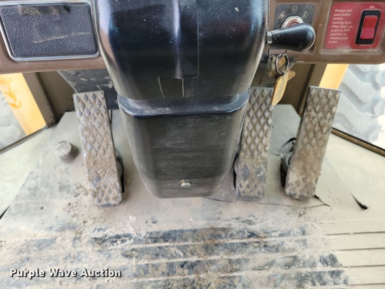 image for item NB9811 1999 John Deere  544H wheel loader