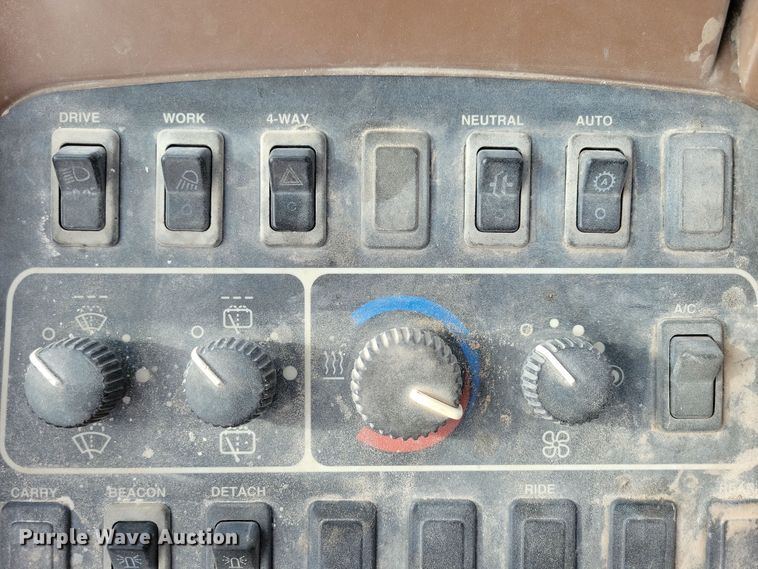 image for item NB9811 1999 John Deere  544H wheel loader