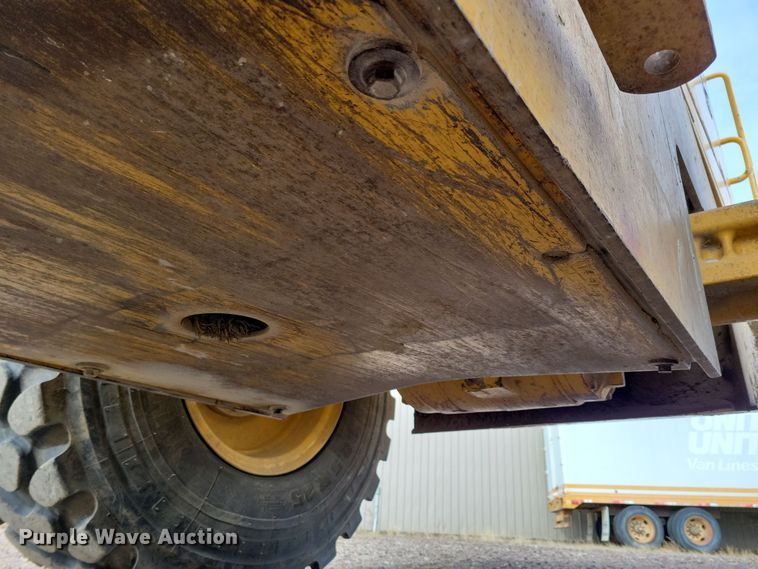 image for item NB9811 1999 John Deere  544H wheel loader