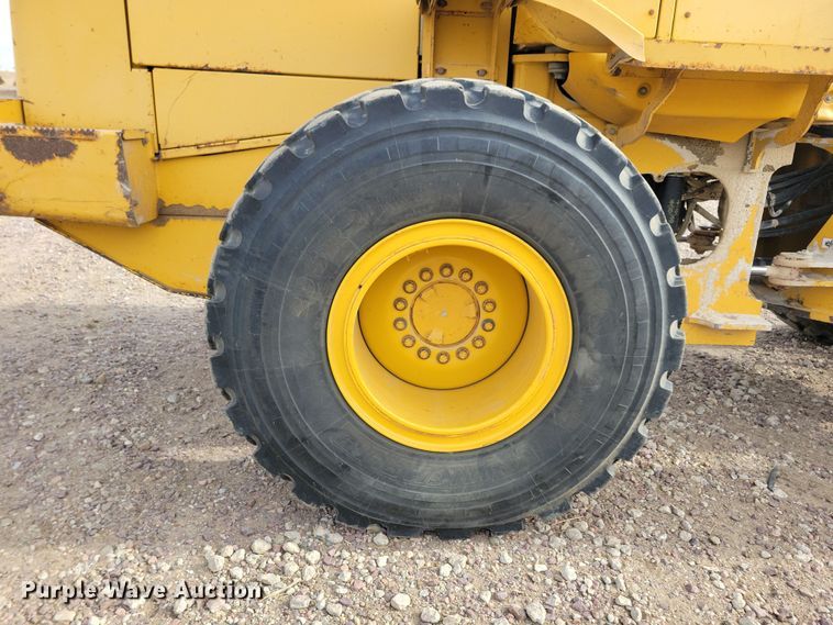 image for item NB9811 1999 John Deere  544H wheel loader