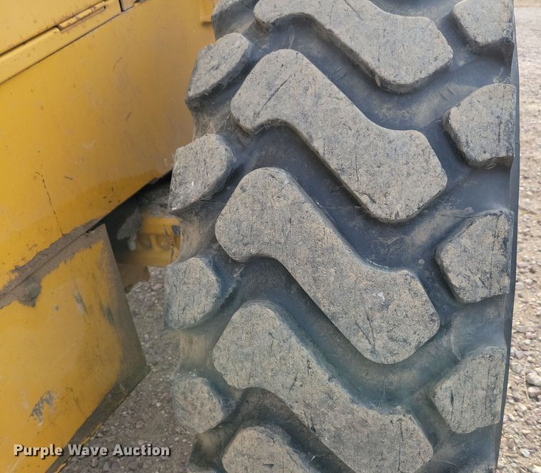 image for item NB9811 1999 John Deere  544H wheel loader