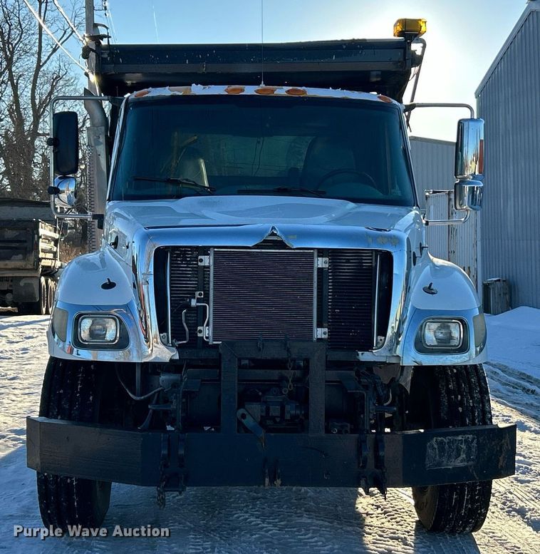 image for item NJ9737 2004 International 7400 dump truck