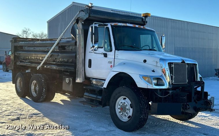 image for item NJ9737 2004 International 7400 dump truck