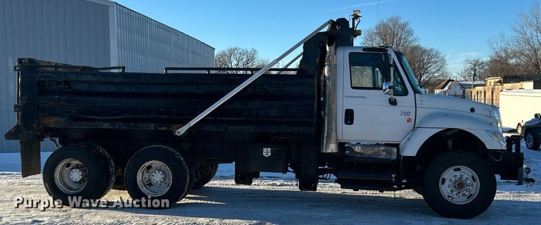 image for item NJ9737 2004 International 7400 dump truck