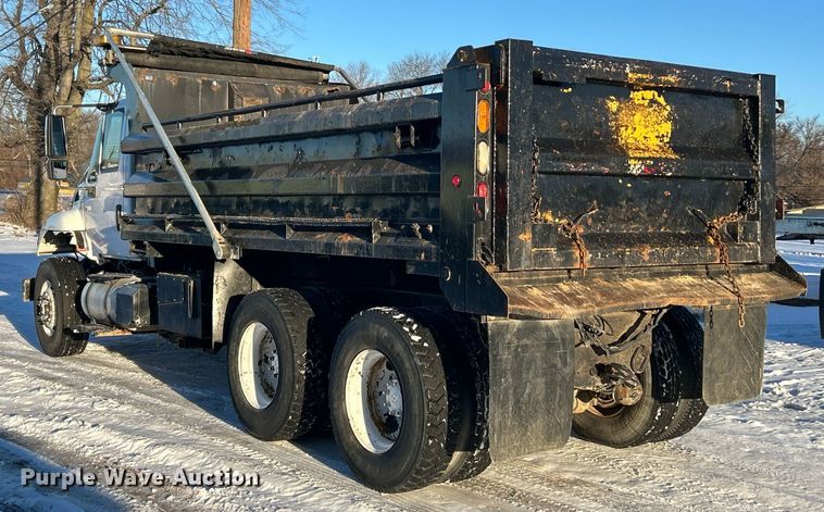 image for item NJ9737 2004 International 7400 dump truck