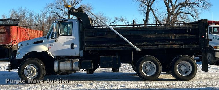 image for item NJ9737 2004 International 7400 dump truck