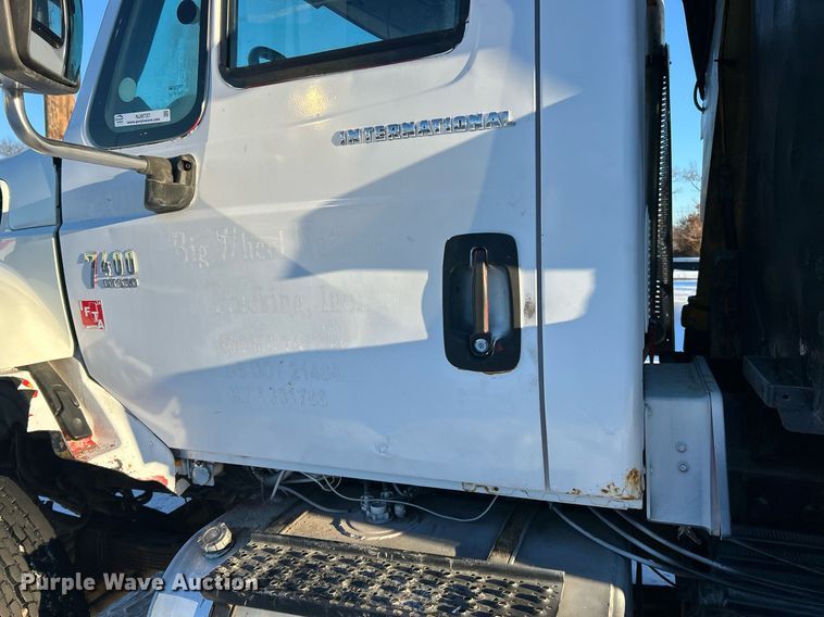 image for item NJ9737 2004 International 7400 dump truck
