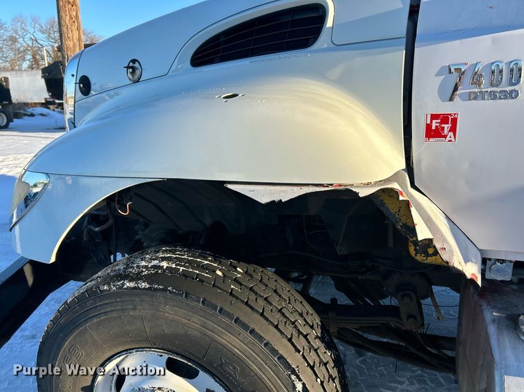 image for item NJ9737 2004 International 7400 dump truck