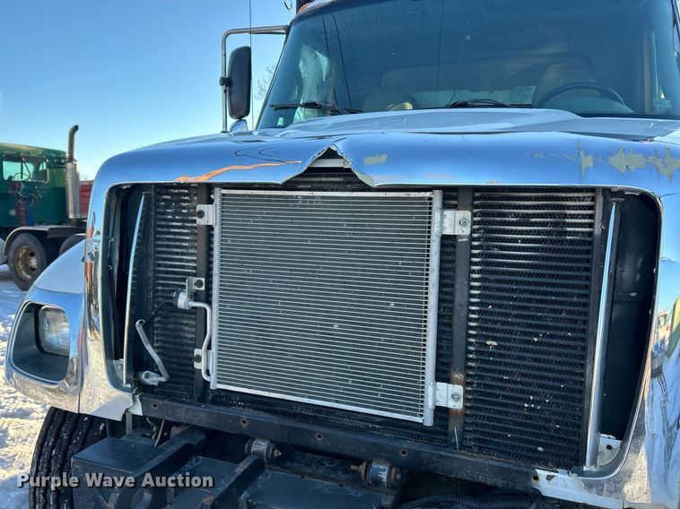 image for item NJ9737 2004 International 7400 dump truck