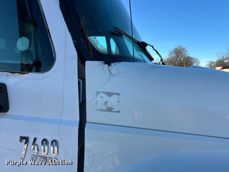 image for item NJ9737 2004 International 7400 dump truck