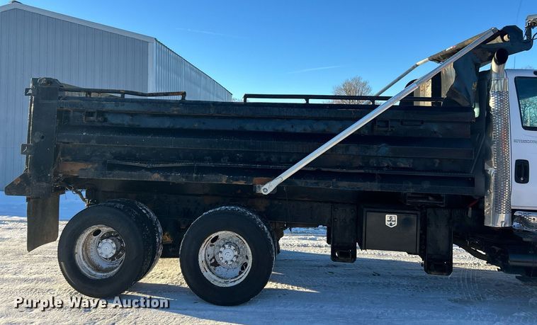 image for item NJ9737 2004 International 7400 dump truck