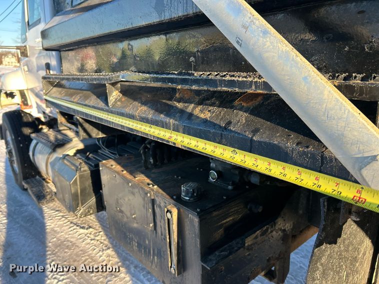 image for item NJ9737 2004 International 7400 dump truck