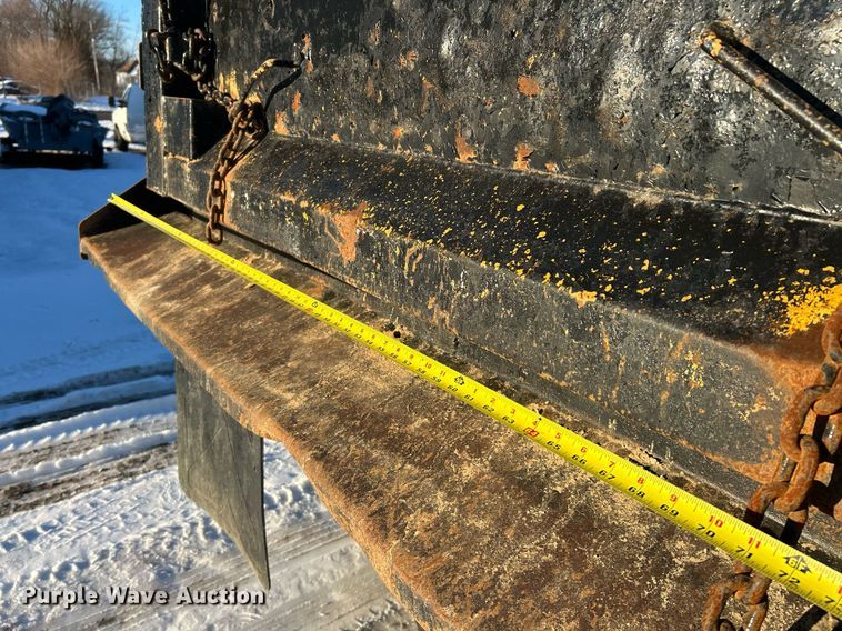 image for item NJ9737 2004 International 7400 dump truck